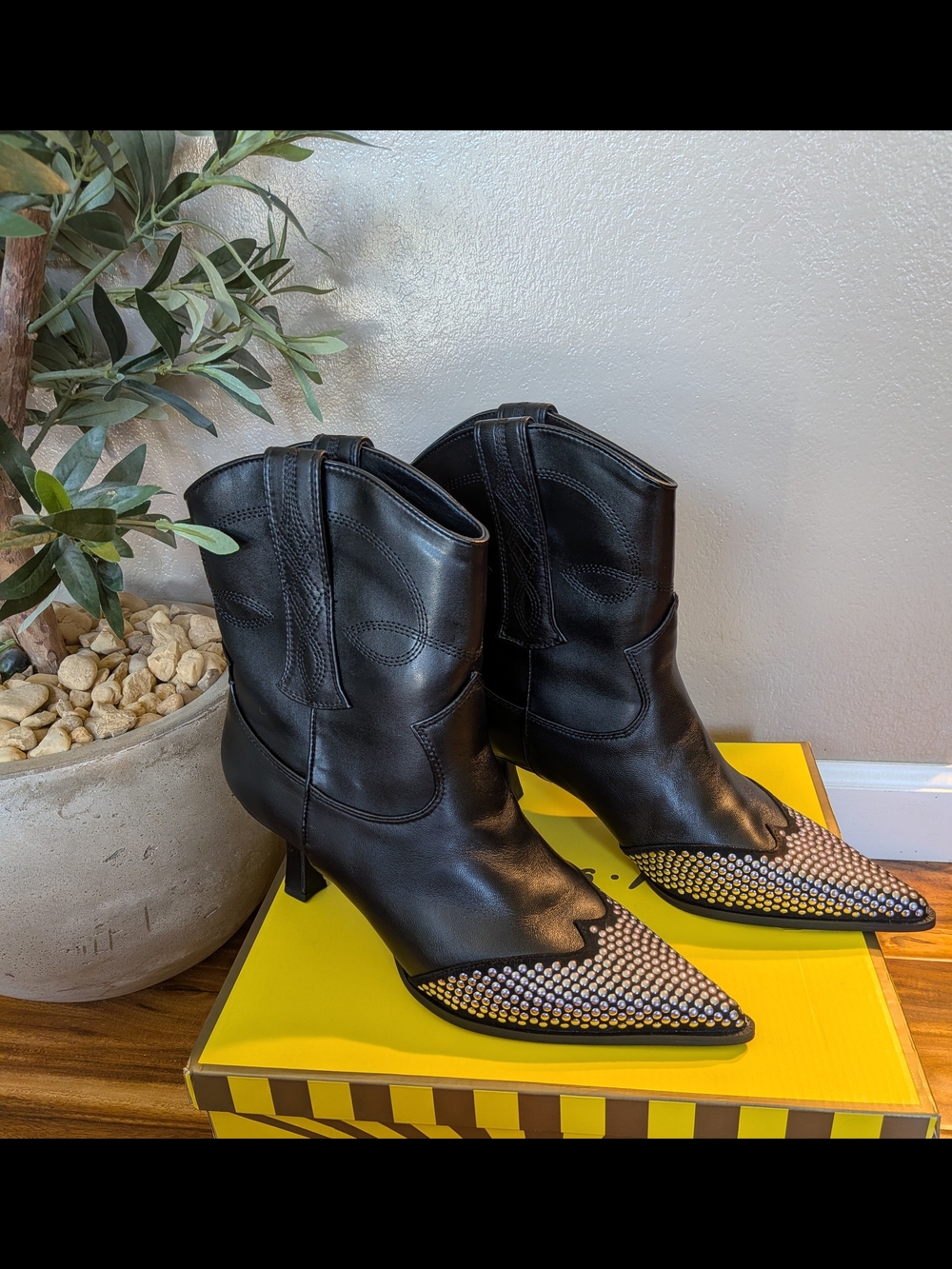 NWT! Circus NY by Sam Edelman BLACK Studded Kitten-Heel Western Booties Sz 11M
